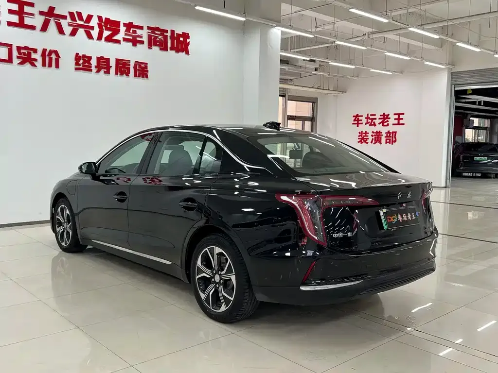 Hongqi E-QM5 — фото 9
