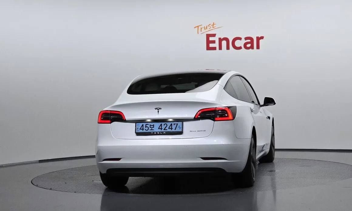 Tesla Model 3 — фото 3