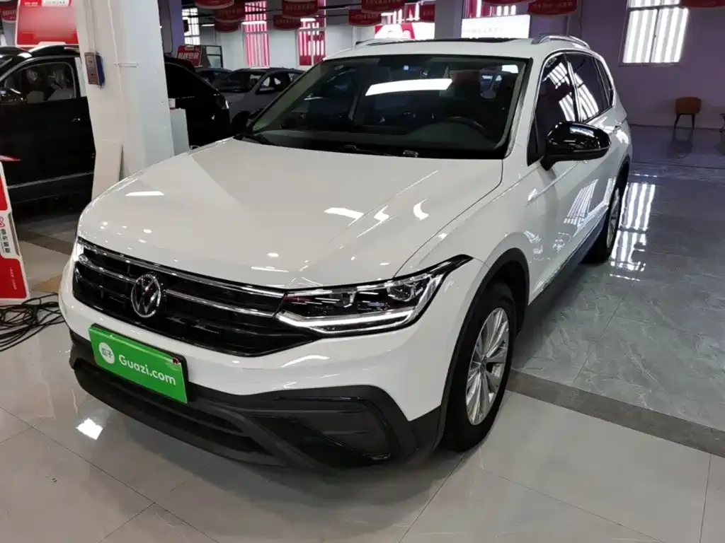Volkswagen Tiguan L — фото 1