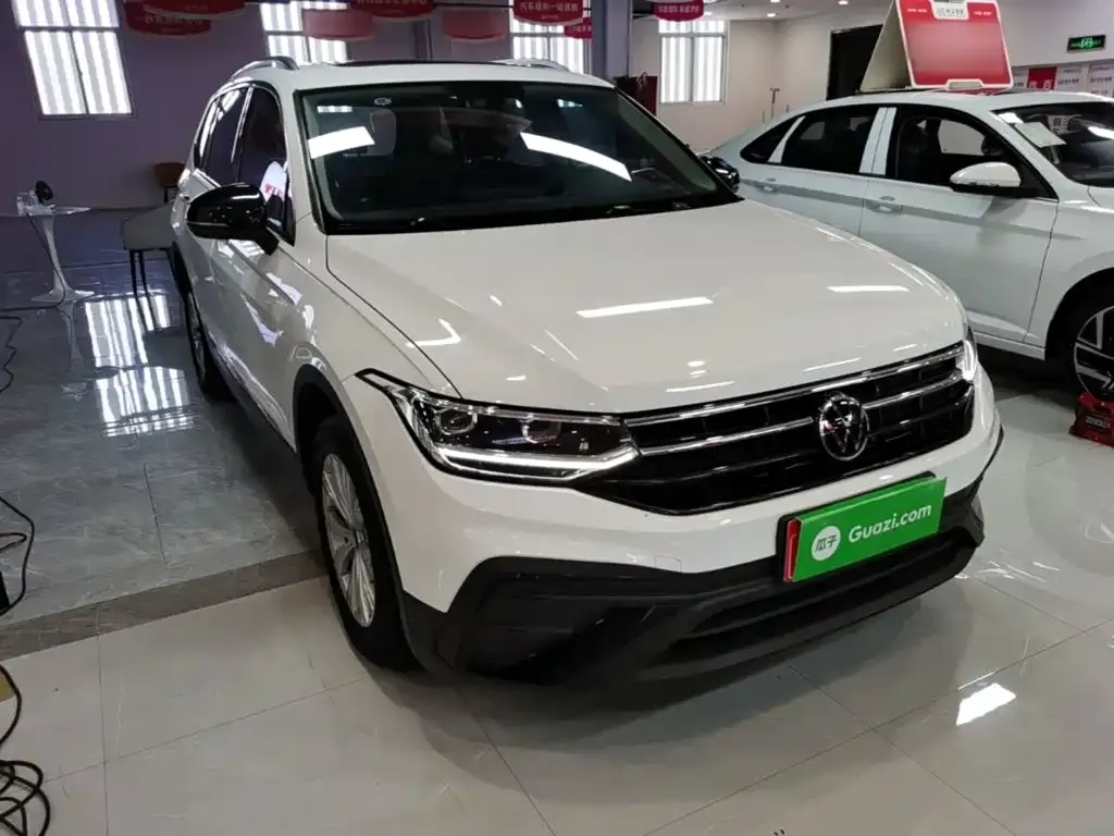 Volkswagen Tiguan L — фото 9
