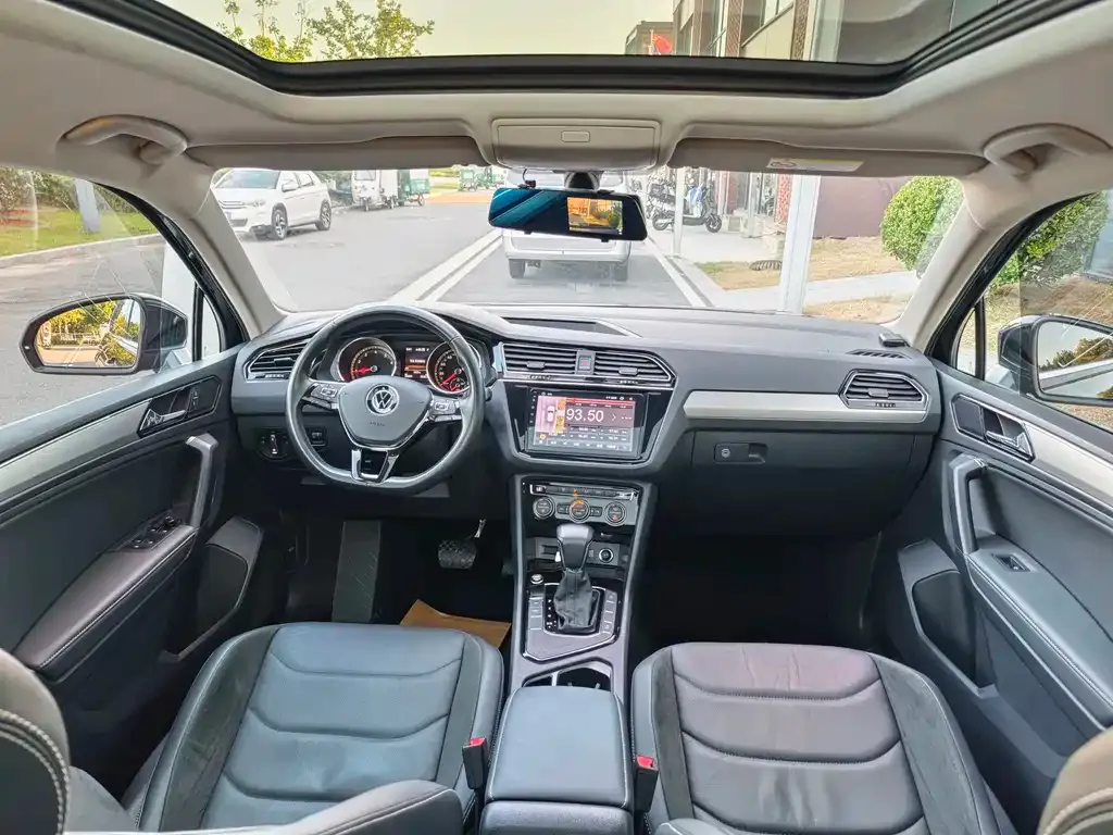 Volkswagen Tiguan L — фото 2
