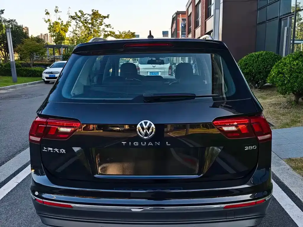Volkswagen Tiguan L — фото 4