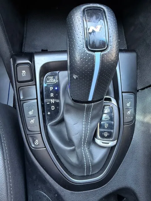 Hyundai Veloster — фото 2