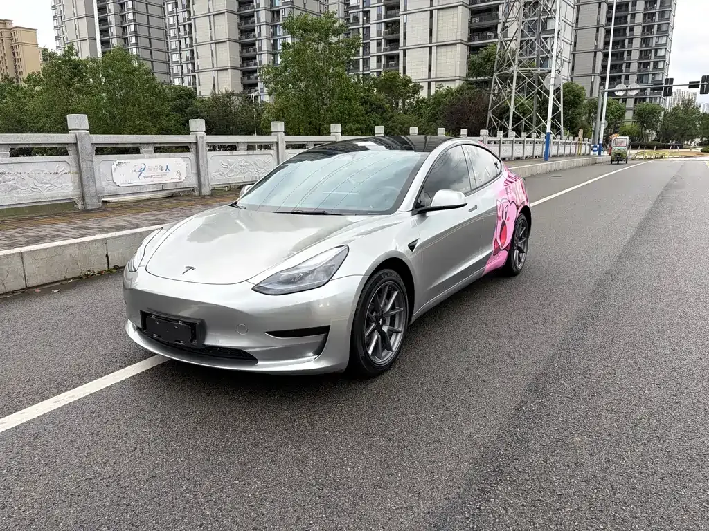 Tesla Model 3 — фото 1