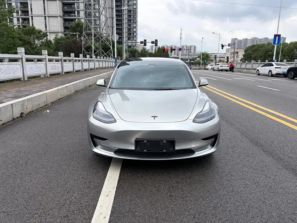 Tesla Model 3 — фото 6