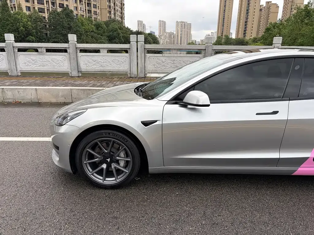 Tesla Model 3 — фото 10