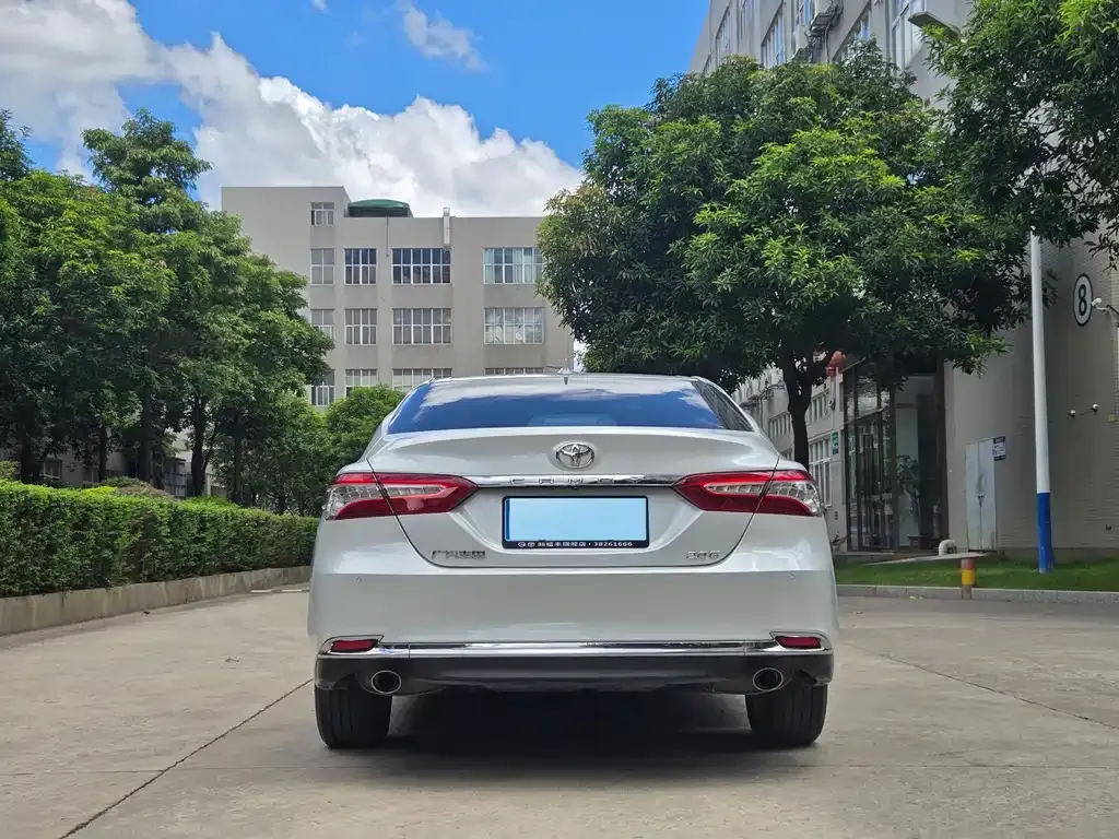 Toyota Camry — фото 7