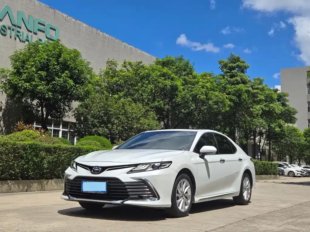 Toyota Camry — фото 4