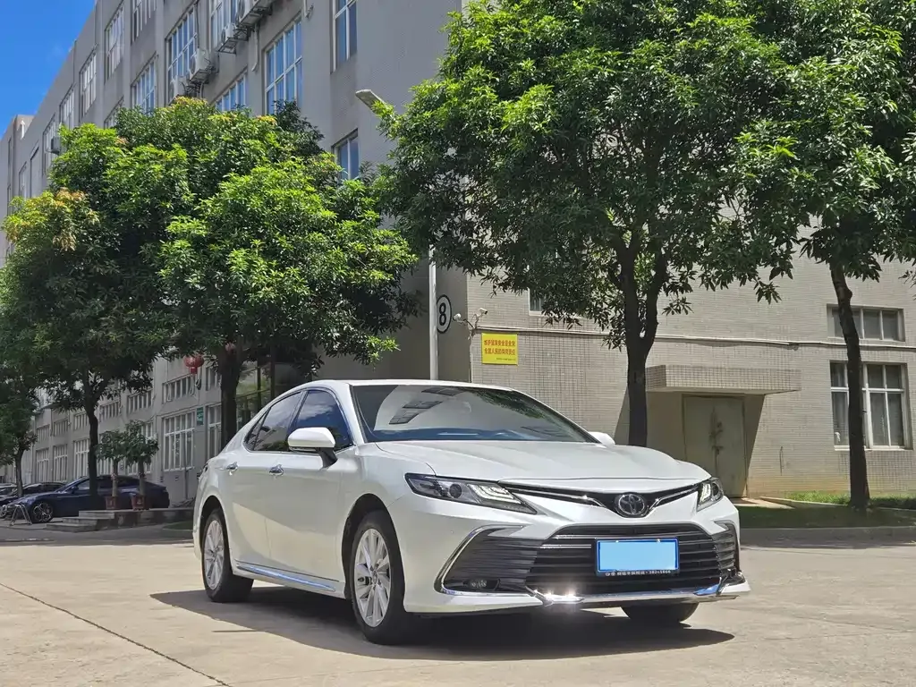 Toyota Camry — фото 10