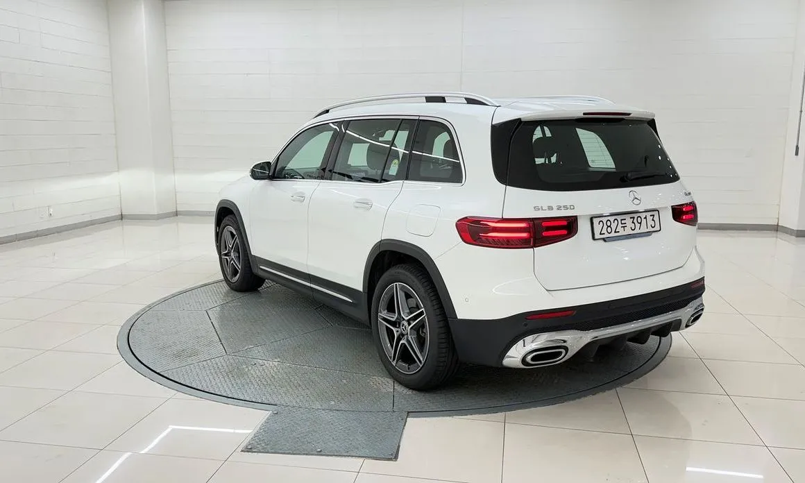 Mercedes-Benz GLB-Class — фото 10