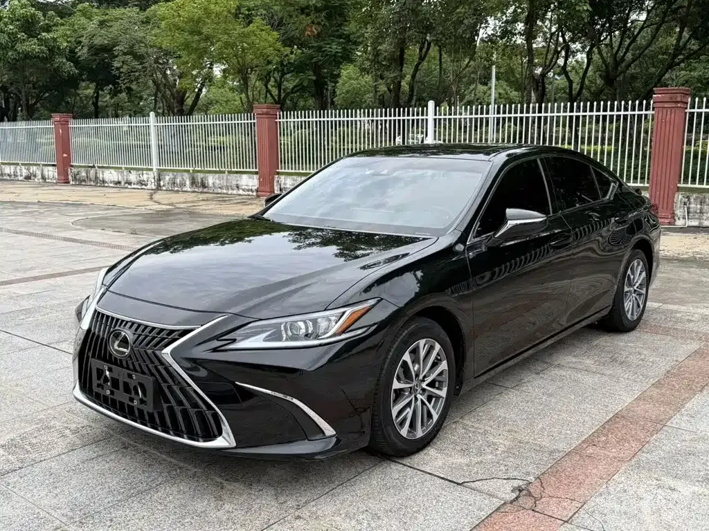 Lexus ES — фото 1