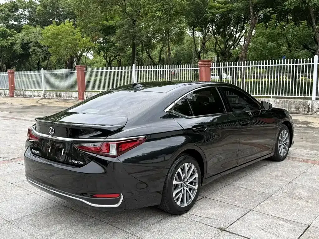 Lexus ES — фото 4