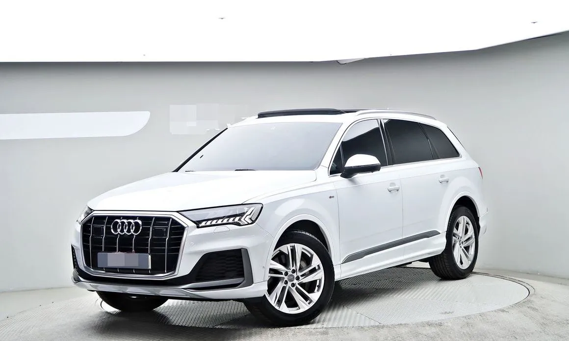 Audi Q7 — фото 1