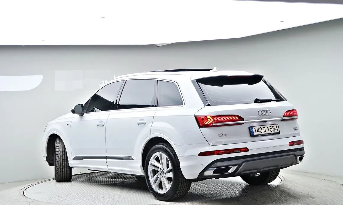 Audi Q7 — фото 7