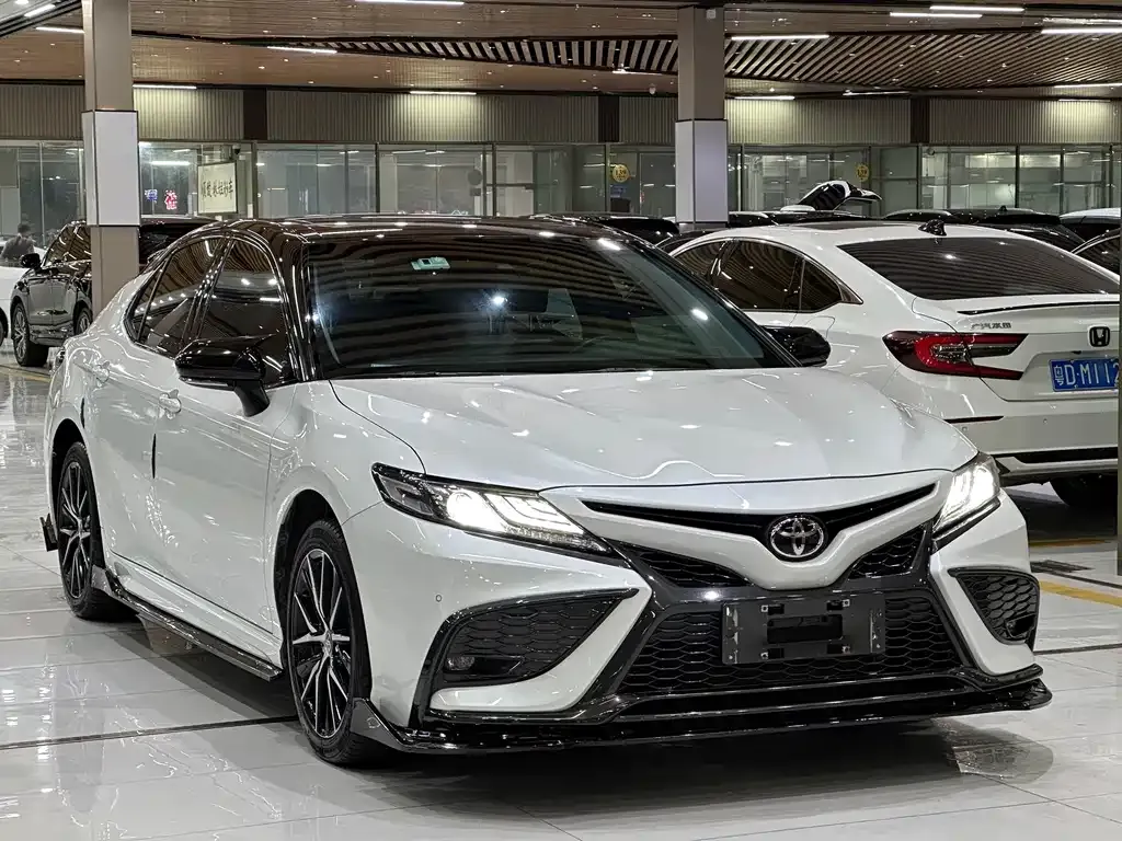 Toyota Camry — фото 7