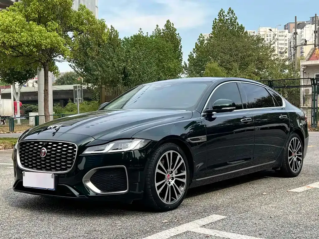 Jaguar XFL — фото 1