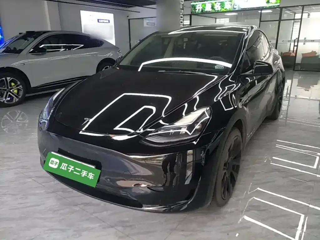 Tesla Model Y — фото 1