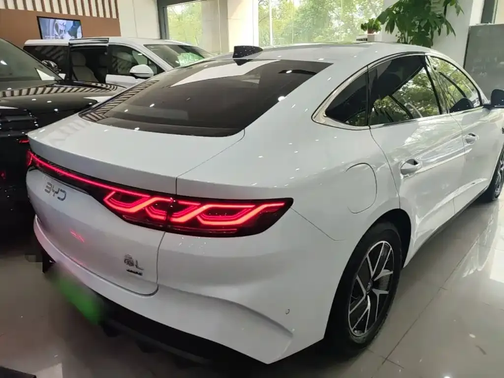 BYD Qin L — фото 10
