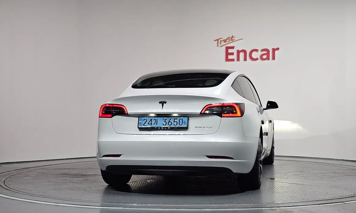 Tesla Model 3 — фото 3