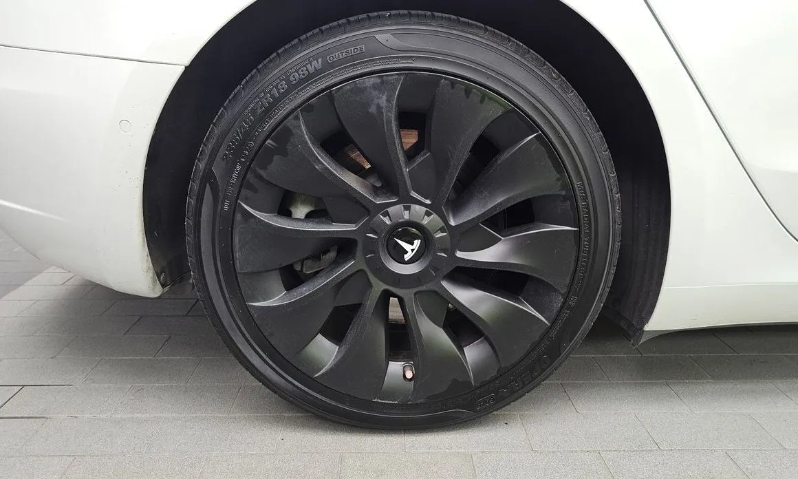Tesla Model 3 — фото 10