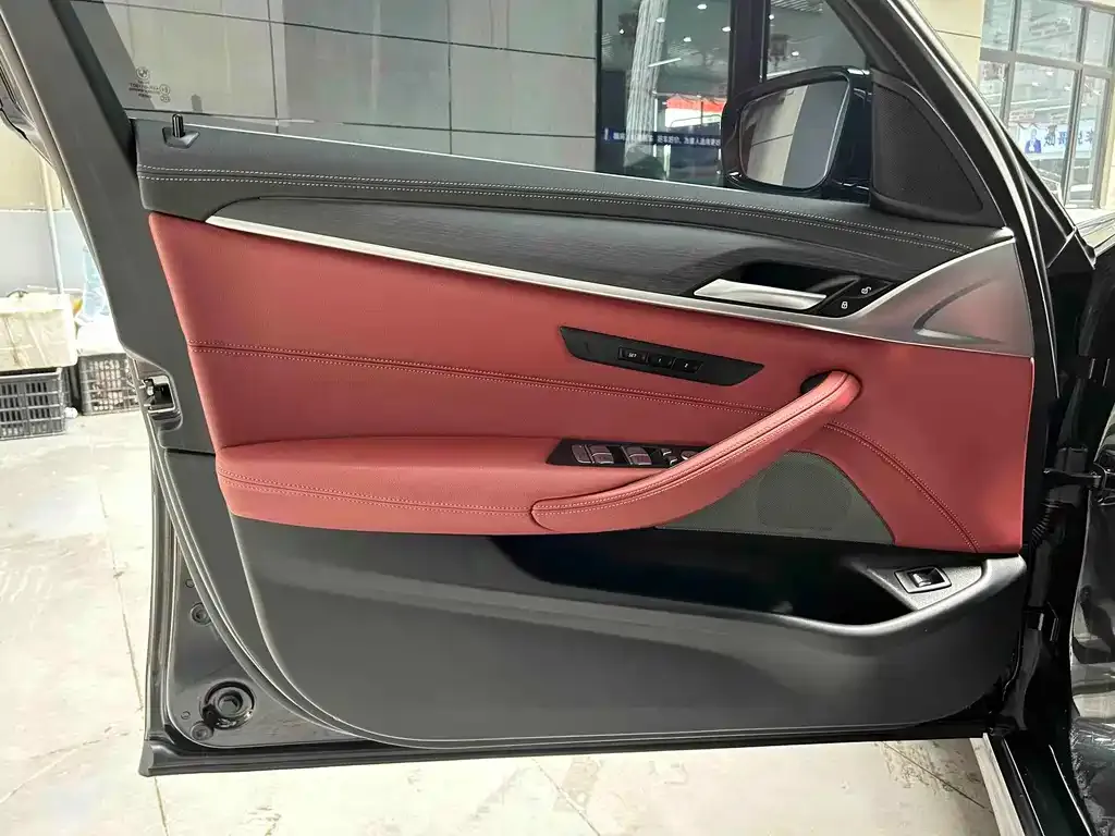 BMW 5 Series — фото 10
