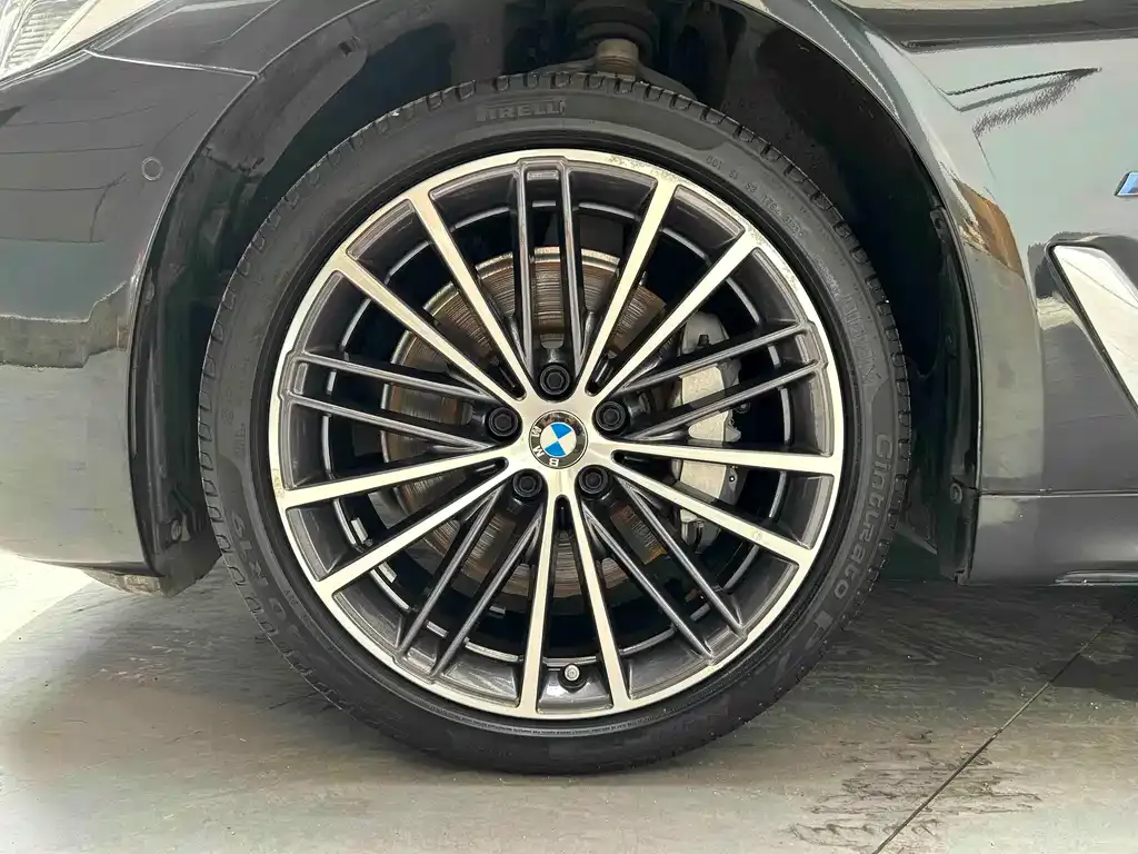 BMW 5 Series — фото 4