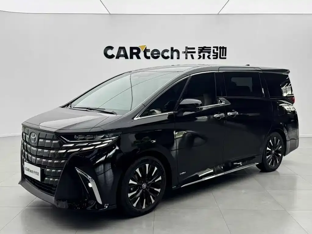 Toyota Alphard — фото 1