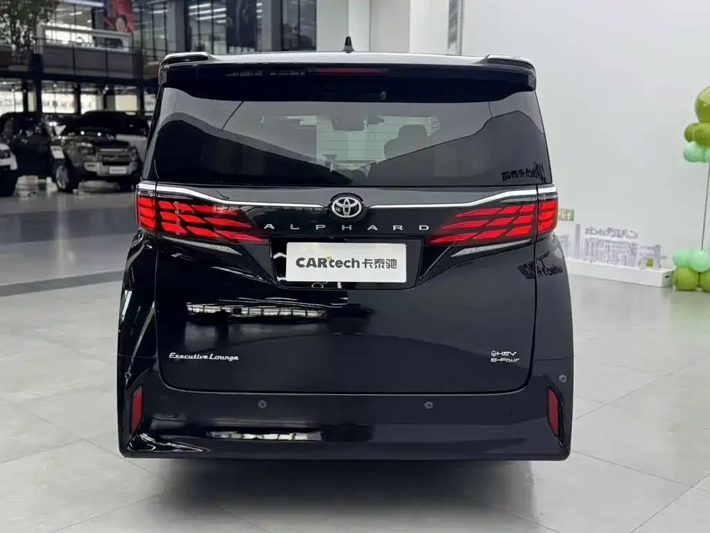 Toyota Alphard — фото 4
