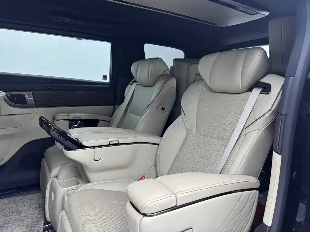 Toyota Alphard — фото 7