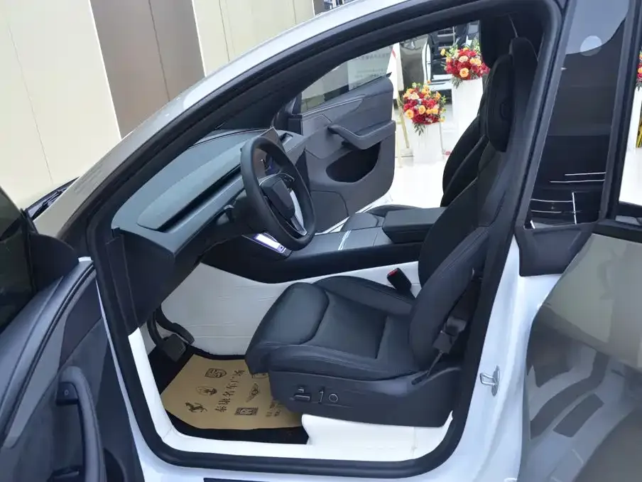 Tesla Model Y L — фото 6
