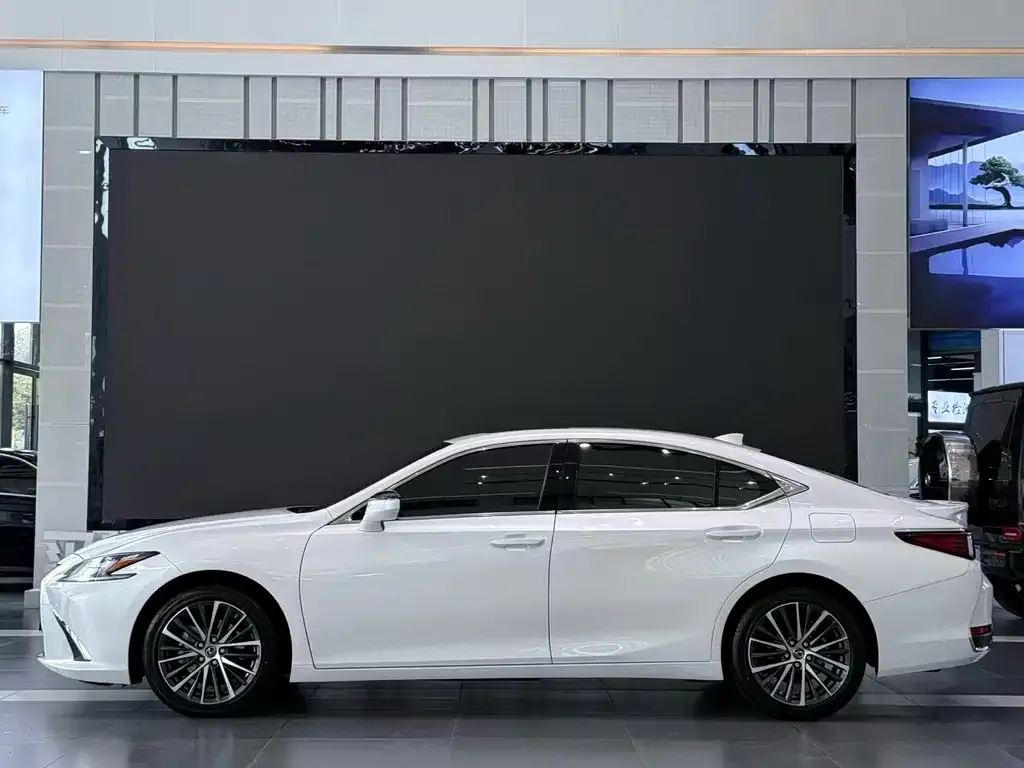 Lexus ES — фото 9