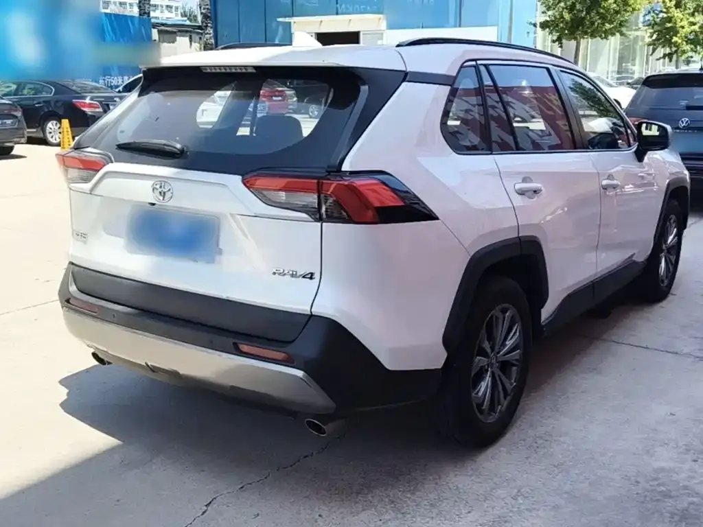 Toyota RAV4 — фото 7