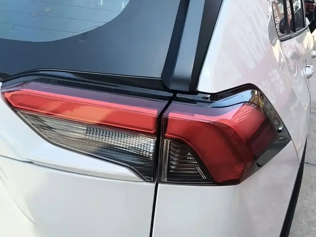 Toyota RAV4 — фото 4