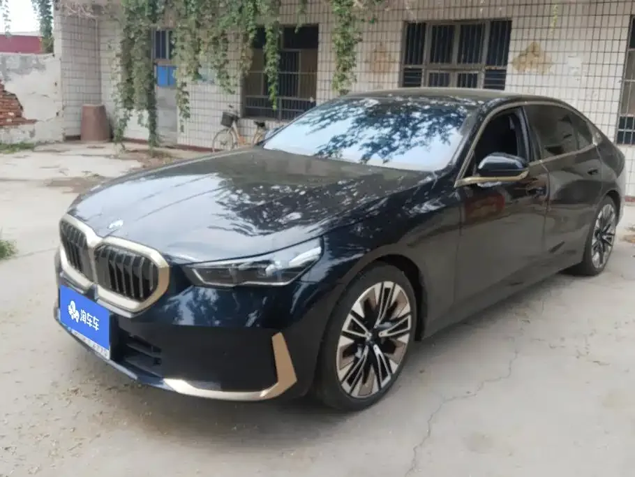 BMW 5 Series — фото 1