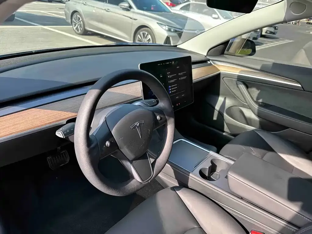 Tesla Model 3 — фото 7