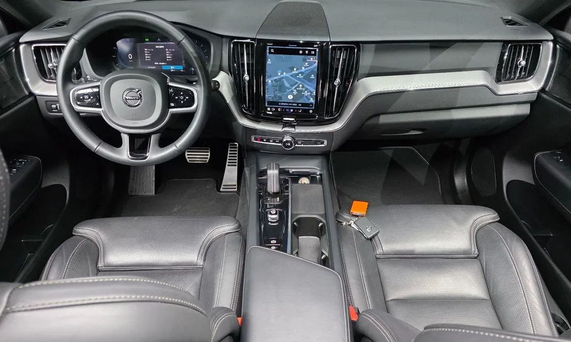 Volvo XC60 — фото 10