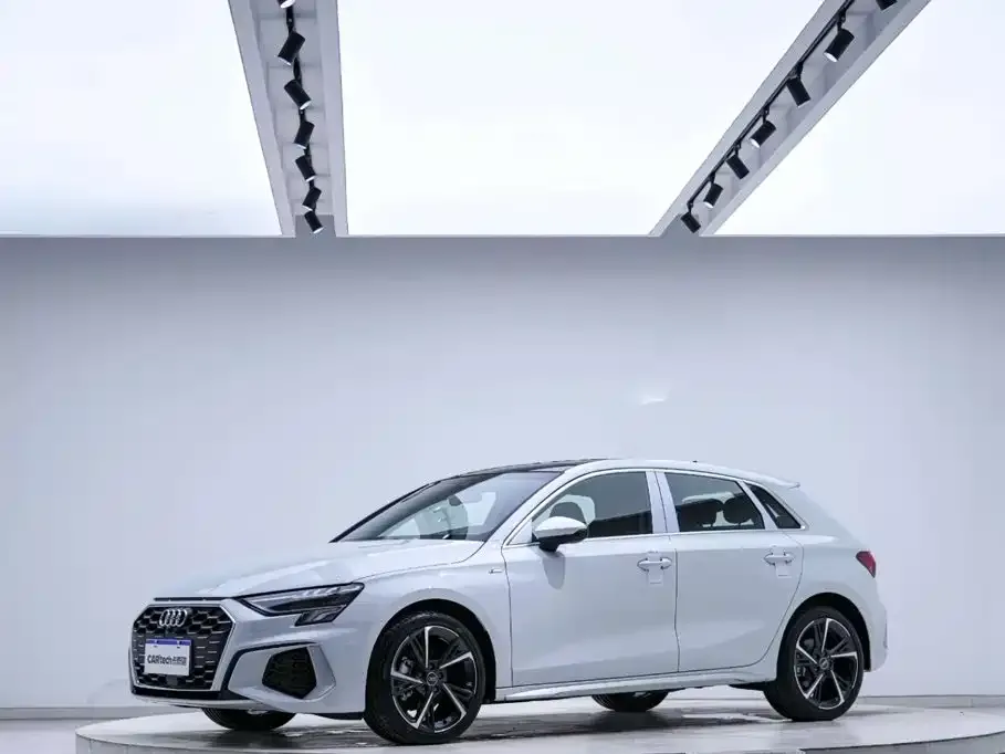 Audi A3 — фото 1