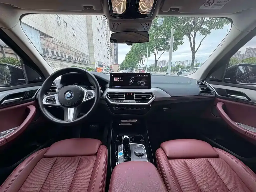 BMW iX3 — фото 9