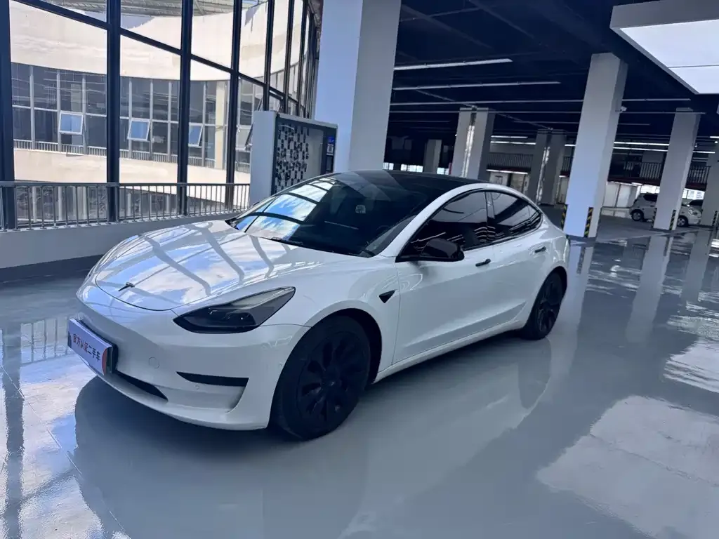 Tesla Model 3 — фото 8