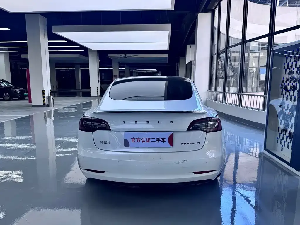 Tesla Model 3 — фото 10