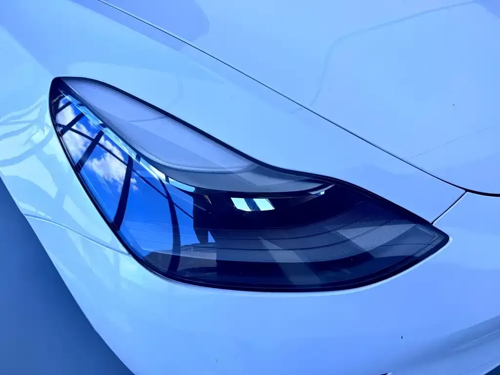 Tesla Model 3 — фото 2