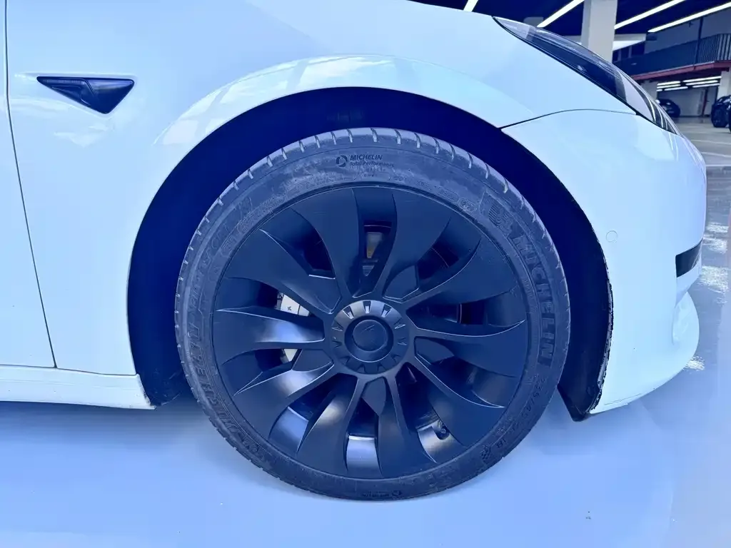 Tesla Model 3 — фото 5