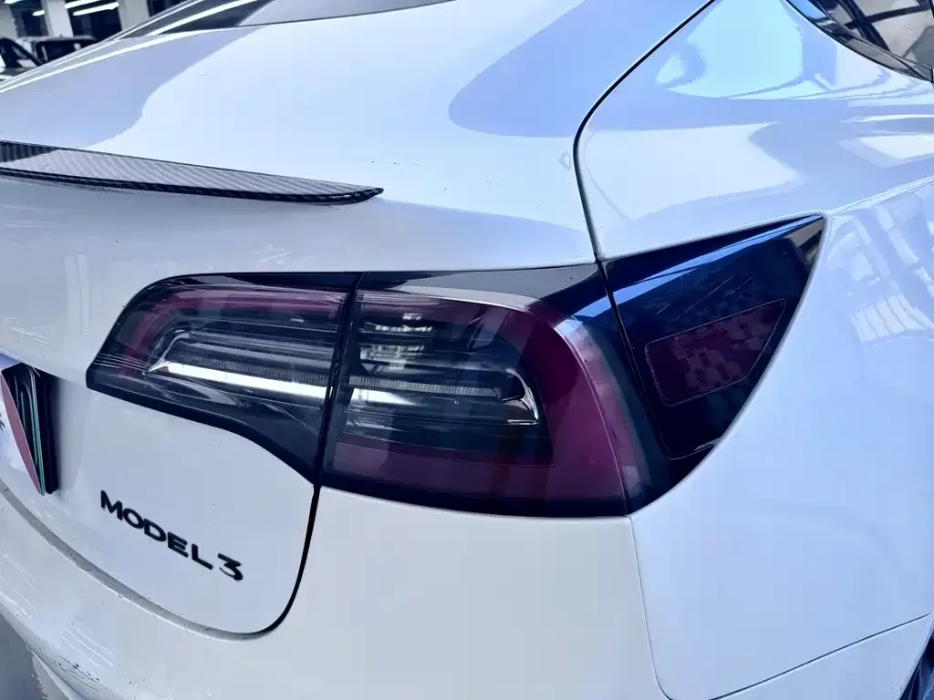 Tesla Model 3 — фото 3