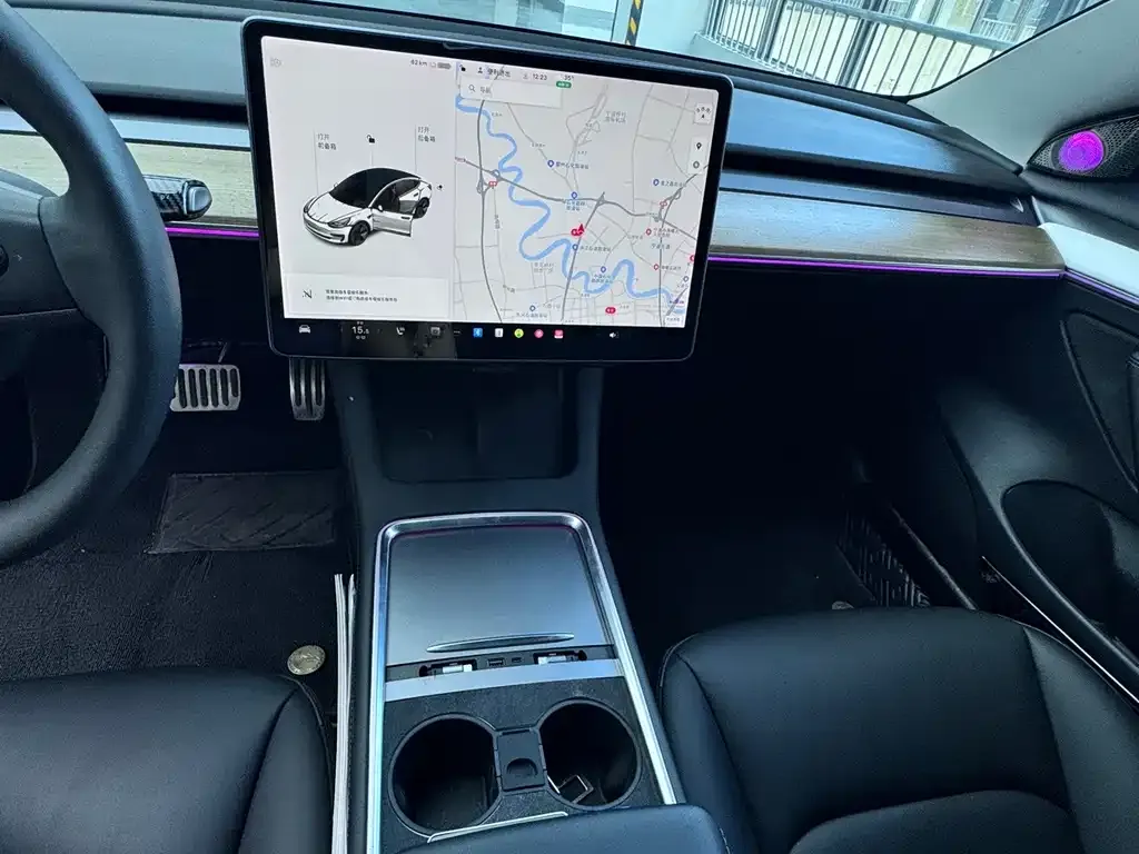 Tesla Model 3 — фото 4