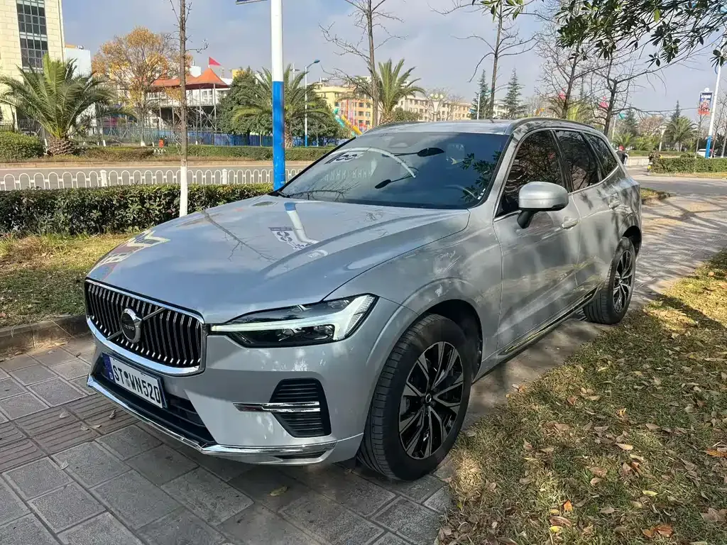 Volvo XC60 — фото 1