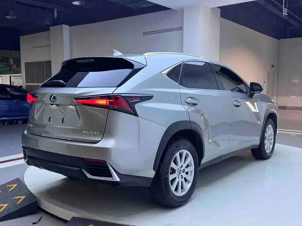 Lexus NX — фото 4