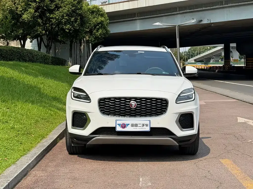 Jaguar E-PACE — фото 4