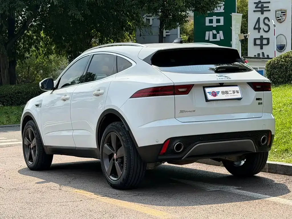 Jaguar E-PACE — фото 3