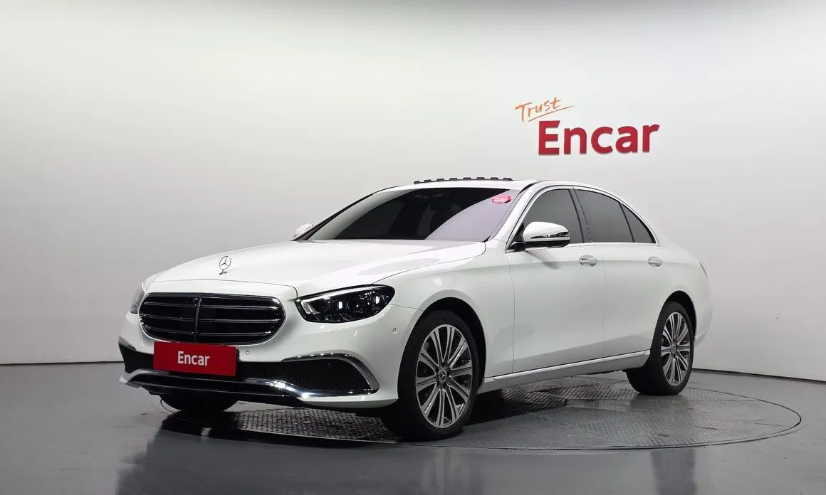 Mercedes-Benz E-Class — фото 1