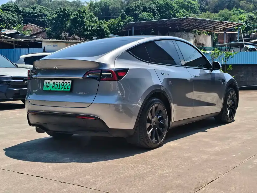 Tesla Model Y — фото 5